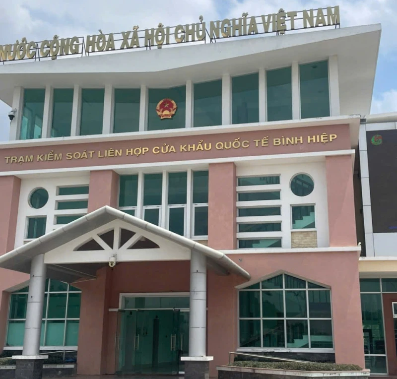 Tiếp nhận 8 người Việt cư trú trái phép, tham gia lừa đảo xuyên quốc gia Tiếp nhận 8 người Việt cư trú trái phép, tham gia lừa đảo xuyên quốc gia