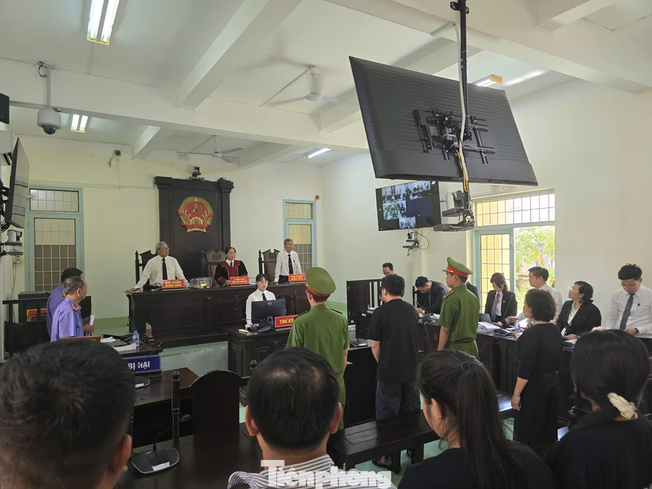 Tiếp tục hoãn xét xử tài xế xe tải vụ tai nạn làm nữ sinh 14 tuổi tử vong ở Vĩnh Long Tiếp tục hoãn xét xử tài xế xe tải vụ tai nạn làm nữ sinh 14 tuổi tử vong ở Vĩnh Long