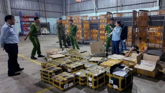 Tiêu hủy hơn 6.000 chai thuốc cấm sau phản ánh của báo Pháp Luật TP.HCM