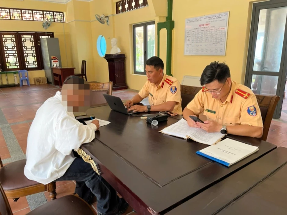 TikToker 'biểu diễn' môtô nước ở bãi tắm Nha Trang bị phạt TikToker 'biểu diễn' môtô nước ở bãi tắm Nha Trang bị phạt