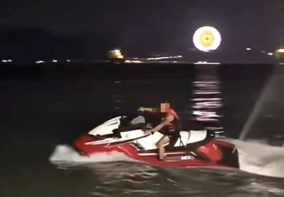 TikToker 'biểu diễn' môtô nước ở bãi tắm Nha Trang bị phạt TikToker 'biểu diễn' môtô nước ở bãi tắm Nha Trang bị phạt