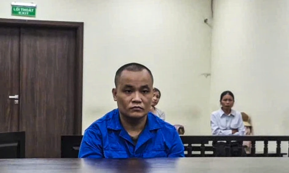 TikToker Lương Quang Tiến khóc tại tòa, xin giảm án về chăm mẹ già con nhỏ TikToker Lương Quang Tiến khóc tại tòa, xin giảm án về chăm mẹ già con nhỏ