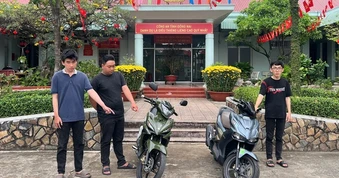 Tìm bị hại của nhóm giả danh công an để kiểm tra người đi đường