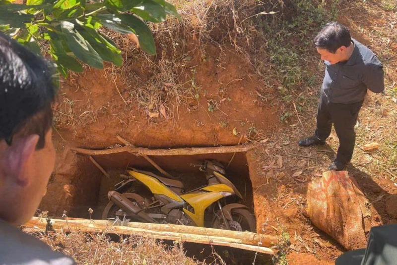 Tìm chủ sở hữu xe máy liên quan đến 2 đối tượng cướp ngân hàng ở Gia Lai Tìm chủ sở hữu xe máy liên quan đến 2 đối tượng cướp ngân hàng ở Gia Lai