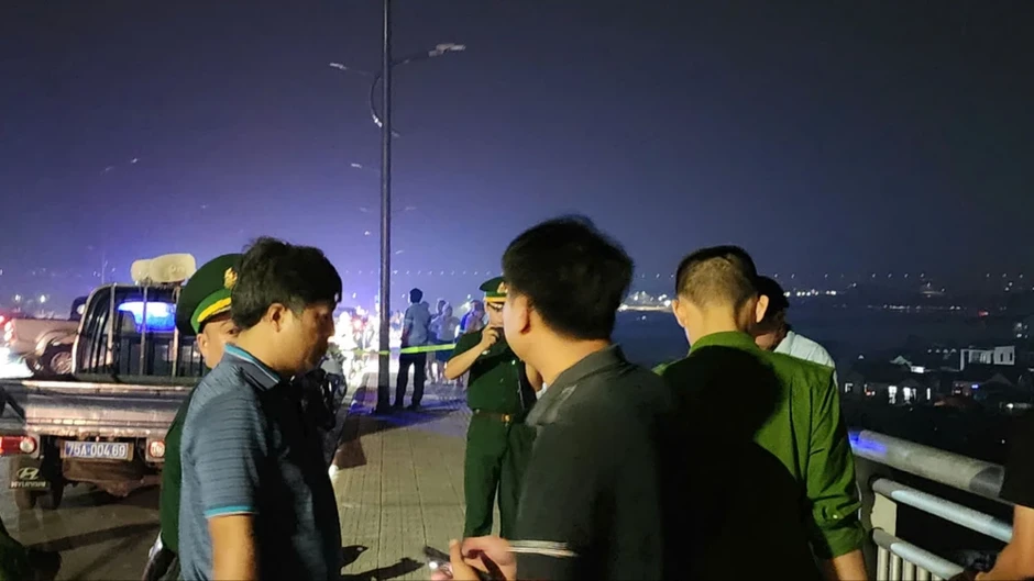 Tìm người đàn ông để lại xe máy, nhảy cầu vượt cửa biển Thuận An Tìm người đàn ông để lại xe máy, nhảy cầu vượt cửa biển Thuận An