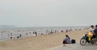 Tìm người thân cho nạn nhân tử vong ở bãi tắm biển Cửa Lò