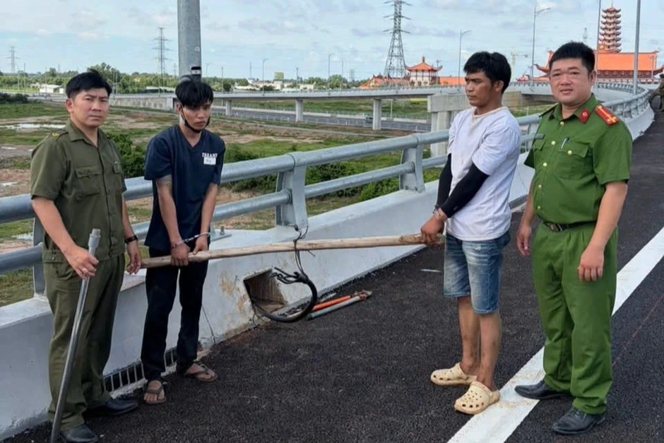 Tìm ra nghi phạm trộm cáp điện trên cao tốc Biên Hòa - Vũng Tàu Tìm ra nghi phạm trộm cáp điện trên cao tốc Biên Hòa - Vũng Tàu