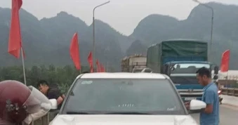 Tìm thấy thi thể cô gái dưới sông sau 1 ngày phát hiện ô tô để trên cầu