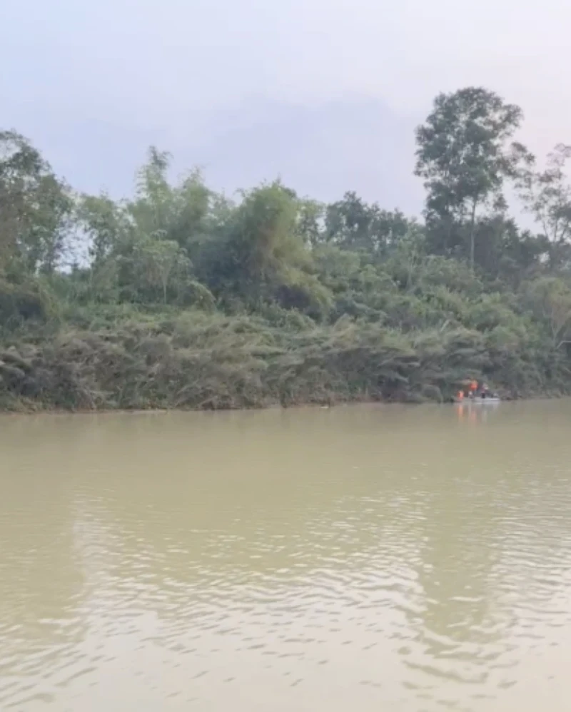 Tìm thấy thi thể cô gái dưới sông sau 1 ngày phát hiện ô tô để trên cầu