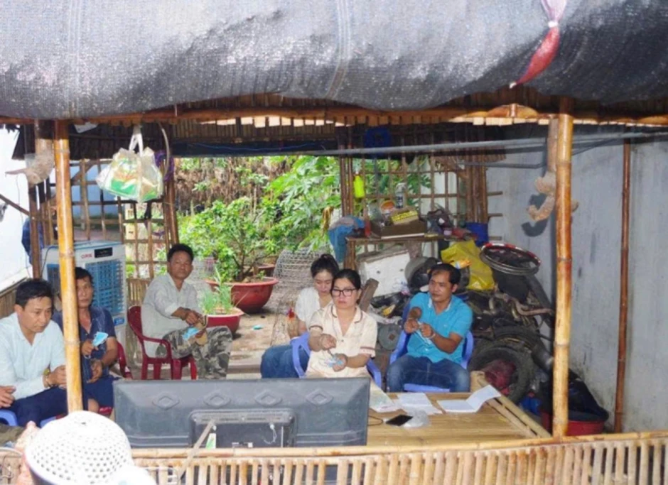 Tổ chức đá gà ăn thua 80 tỷ đồng một tháng, nhiều người bị bắt Tổ chức đá gà ăn thua 80 tỷ đồng một tháng, nhiều người bị bắt