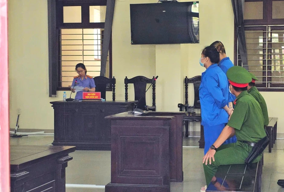 Tòa nghị án kéo dài với nhóm bị cáo ngụy trang thành shipper để mua bán ma túy
