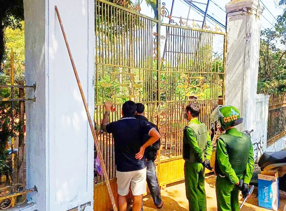Toà tuyên án cặp vợ chồng giữ người trái pháp luật, khóa cửa nhốt công an Toà tuyên án cặp vợ chồng giữ người trái pháp luật, khóa cửa nhốt công an