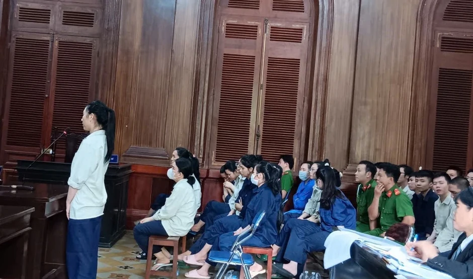 Tòa tuyên án nhóm bị cáo chiếm đoạt tiền từ thẻ tín dụng của khách hàng Tòa tuyên án nhóm bị cáo chiếm đoạt tiền từ thẻ tín dụng của khách hàng