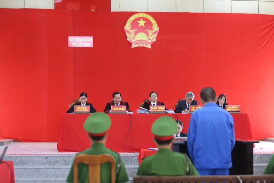 Tòa tuyên án tử hình kẻ sát hại 3 người trong gia đình người tình ở Tây Ninh Tòa tuyên án tử hình kẻ sát hại 3 người trong gia đình người tình ở Tây Ninh