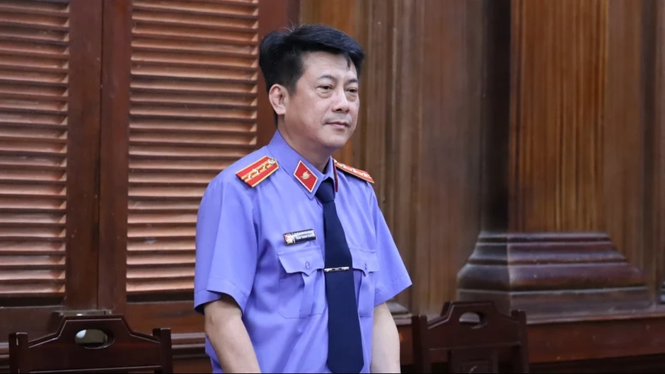 Tòa tuyên y án sơ thẩm 1 năm 9 tháng tù với YouTuber Đinh Thị Lan Tòa tuyên y án sơ thẩm 1 năm 9 tháng tù với YouTuber Đinh Thị Lan