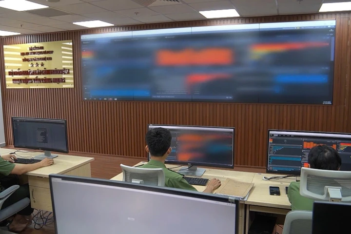 Toàn cảnh chuyên án đánh sập 'đế chế' bóng đá lậu, bắt giữ 'ông trùm' Xôi Lạc TV Toàn cảnh chuyên án đánh sập 'đế chế' bóng đá lậu, bắt giữ 'ông trùm' Xôi Lạc TV