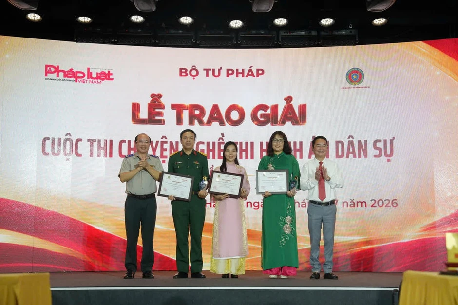 Tôn vinh các tác phẩm xuất sắc đoạt giải về chuyện nghề thi hành án dân sự Tôn vinh các tác phẩm xuất sắc đoạt giải về chuyện nghề thi hành án dân sự