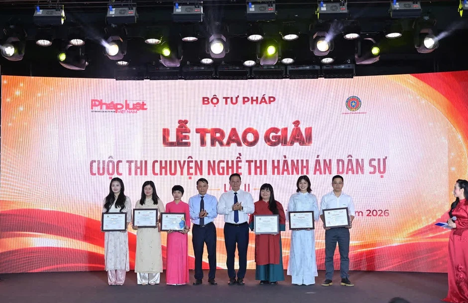 Tôn vinh các tác phẩm xuất sắc đoạt giải về chuyện nghề thi hành án dân sự Tôn vinh các tác phẩm xuất sắc đoạt giải về chuyện nghề thi hành án dân sự