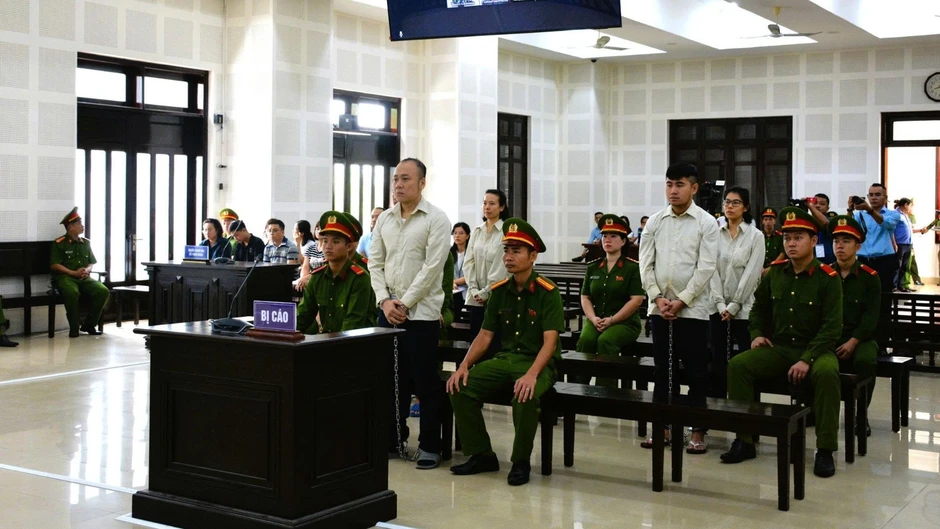 Tổng Giám đốc Công ty GFDI và 4 thuộc cấp lĩnh án tù chung thân về tội “Lừa đảo chiếm đoạt tài sản” Tổng Giám đốc Công ty GFDI và 4 thuộc cấp lĩnh án tù chung thân về tội “Lừa đảo chiếm đoạt tài sản”