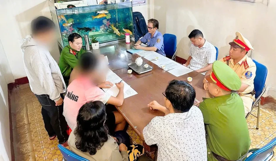 TP Đồng Nai: Ném đá vào tàu hỏa đang chạy, 2 thiếu niên bị mời làm việc TP Đồng Nai: Ném đá vào tàu hỏa đang chạy, 2 thiếu niên bị mời làm việc