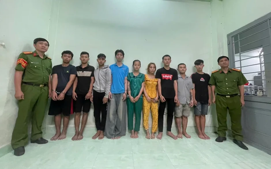 TP Hồ Chí Minh: Bắt nhóm 9 đối tượng cướp điện thoại trong đêm TP Hồ Chí Minh: Bắt nhóm 9 đối tượng cướp điện thoại trong đêm
