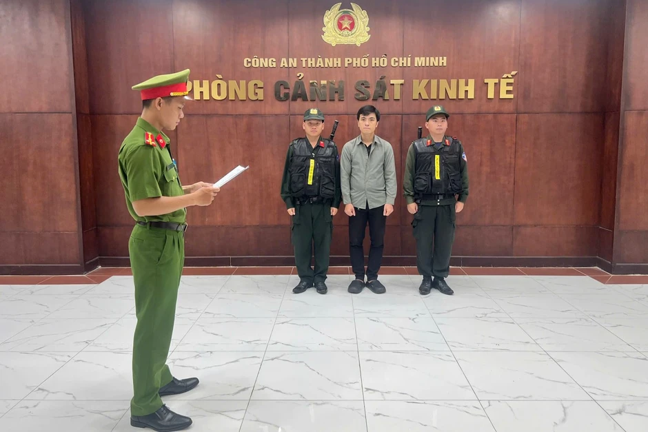 TP Hồ Chí Minh khởi tố bị can bán giày dép giả, thu lợi hơn 3,5 tỷ đồng TP Hồ Chí Minh khởi tố bị can bán giày dép giả, thu lợi hơn 3,5 tỷ đồng