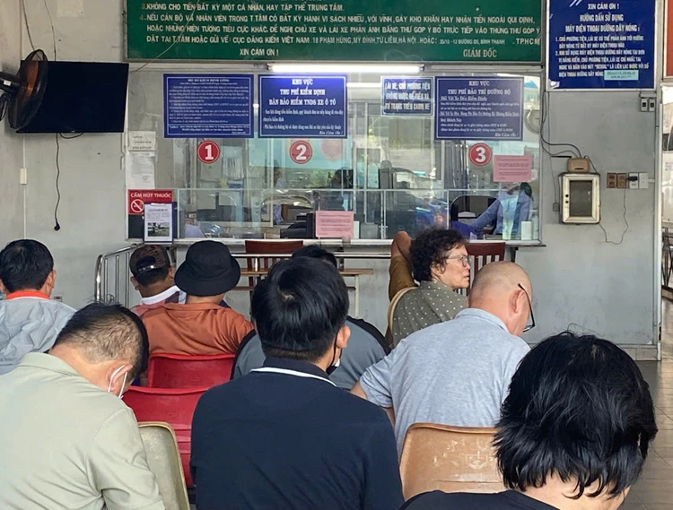 TP Hồ Chí Minh: Nghẽn mạng trong ngày đầu cấp chứng nhận đăng kiểm điện tử TP Hồ Chí Minh: Nghẽn mạng trong ngày đầu cấp chứng nhận đăng kiểm điện tử