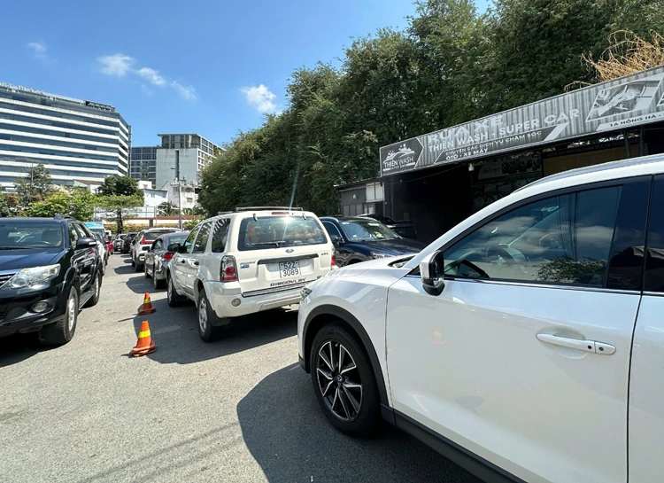 TP Hồ Chí Minh: Nghẽn mạng trong ngày đầu cấp chứng nhận đăng kiểm điện tử TP Hồ Chí Minh: Nghẽn mạng trong ngày đầu cấp chứng nhận đăng kiểm điện tử