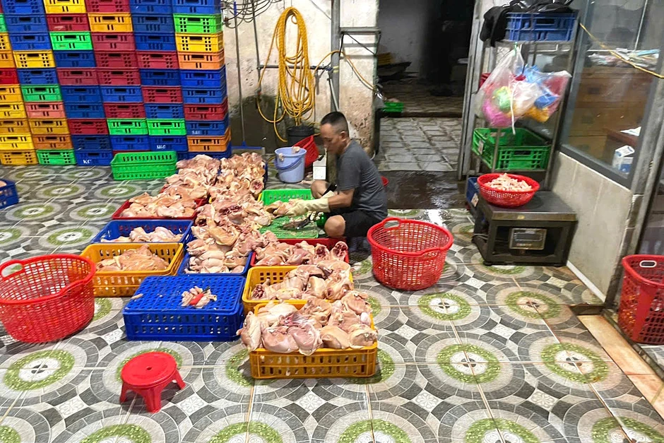 TP Hồ Chí Minh: Phát hiện điểm giết mổ gia cầm trái phép, buộc xử lý gần 1 tấn gà TP Hồ Chí Minh: Phát hiện điểm giết mổ gia cầm trái phép, buộc xử lý gần 1 tấn gà