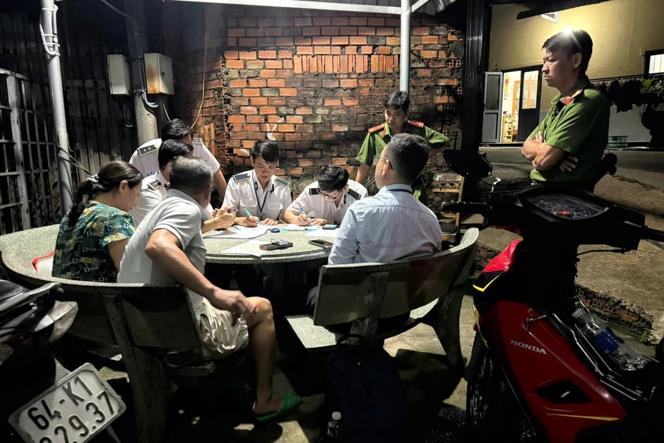 TP Hồ Chí Minh: Phát hiện điểm giết mổ gia cầm trái phép, buộc xử lý gần 1 tấn gà TP Hồ Chí Minh: Phát hiện điểm giết mổ gia cầm trái phép, buộc xử lý gần 1 tấn gà