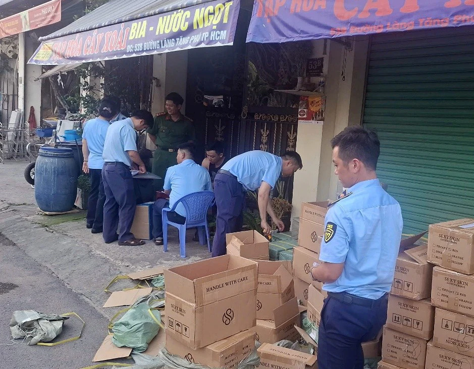TP Hồ Chí Minh: Phát hiện, thu giữ hơn 5.600 chai mỹ phẩm nghi nhập lậu TP Hồ Chí Minh: Phát hiện, thu giữ hơn 5.600 chai mỹ phẩm nghi nhập lậu