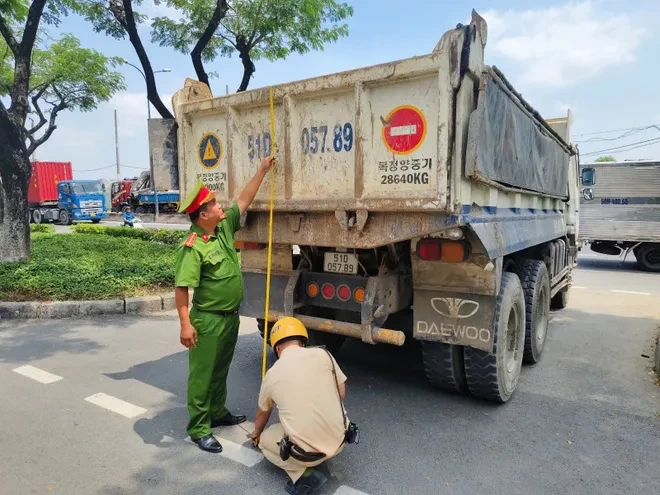 TP Hồ Chí Minh ra quân 45 ngày cao điểm an toàn giao thông TP Hồ Chí Minh ra quân 45 ngày cao điểm an toàn giao thông