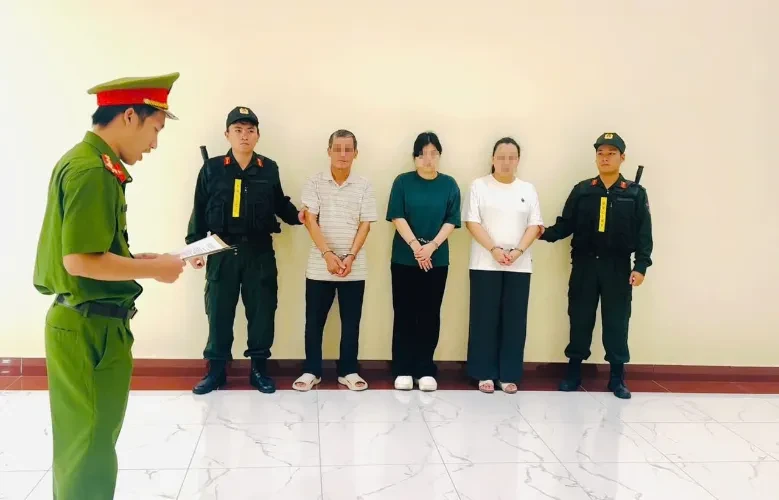 TP Hồ Chí Minh: Trúng 30 gói thầu hơn 89 tỷ bằng chiêu "hô biến" hàng Trung Quốc thành hàng Canada TP Hồ Chí Minh: Trúng 30 gói thầu hơn 89 tỷ bằng chiêu "hô biến" hàng Trung Quốc thành hàng Canada