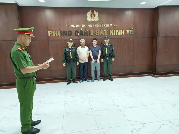 TPHCM: Bắt 2 chủ cơ sở sản xuất, buôn bán thuốc đông dược cấm lưu hành TPHCM: Bắt 2 chủ cơ sở sản xuất, buôn bán thuốc đông dược cấm lưu hành