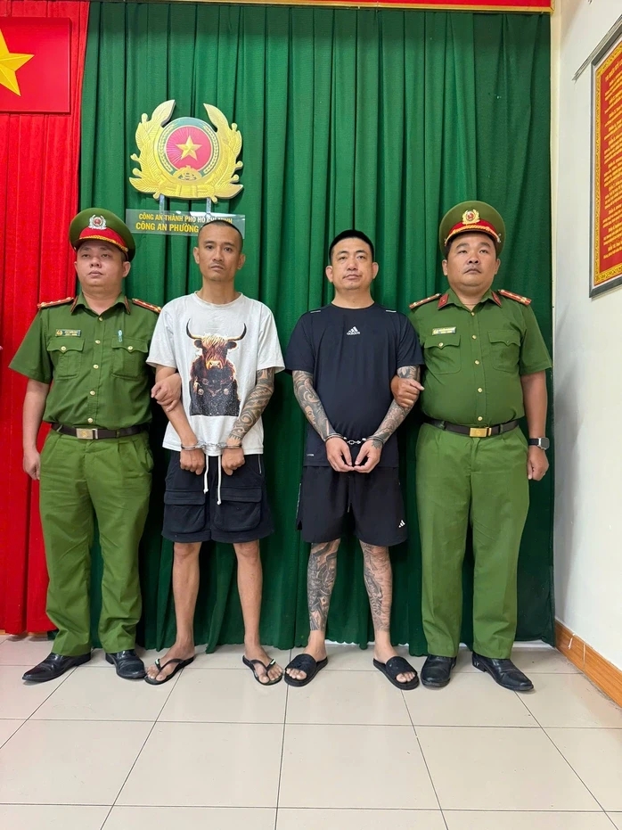 TPHCM: Bắt khẩn cấp 2 người đi ô tô giở thói côn đồ TPHCM: Bắt khẩn cấp 2 người đi ô tô giở thói côn đồ