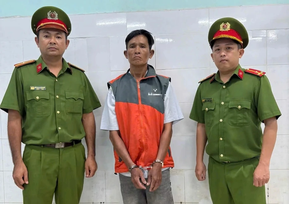 TP.HCM: Bắt tài xế xe công nghệ chuyên cướp giật vé số của người nghèo TP.HCM: Bắt tài xế xe công nghệ chuyên cướp giật vé số của người nghèo