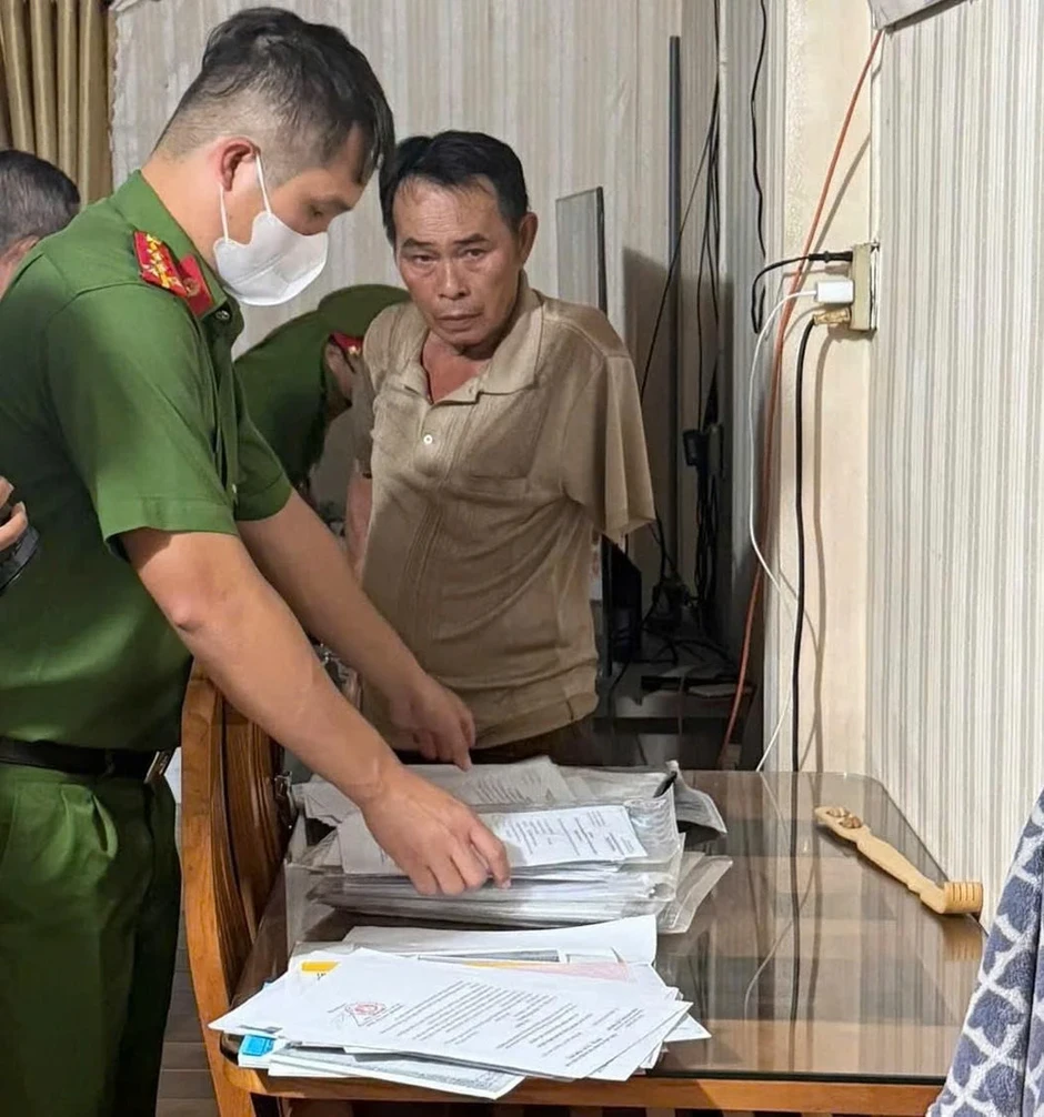 TP.HCM: Bắt tạm giam người xây gần 50 căn nhà trên đất tranh chấp TP.HCM: Bắt tạm giam người xây gần 50 căn nhà trên đất tranh chấp