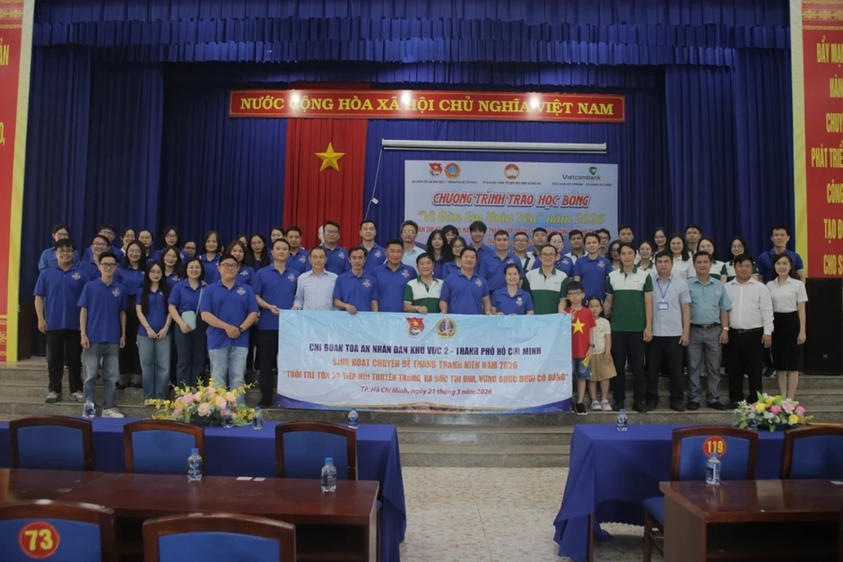 TP.HCM: Chi đoàn TAND khu vực 2, khu vực 5 trao học bổng, quà tặng cho học sinh, gia đình chính sách TP.HCM: Chi đoàn TAND khu vực 2, khu vực 5 trao học bổng, quà tặng cho học sinh, gia đình chính sách