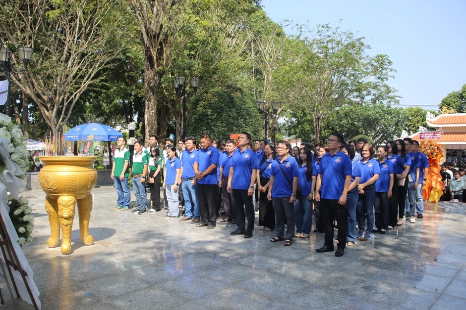 TP.HCM: Chi đoàn TAND khu vực 2, khu vực 5 trao học bổng, quà tặng cho học sinh, gia đình chính sách TP.HCM: Chi đoàn TAND khu vực 2, khu vực 5 trao học bổng, quà tặng cho học sinh, gia đình chính sách