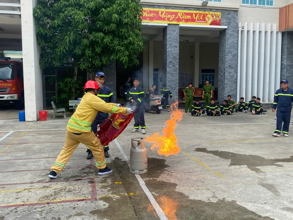 TP.HCM: Huấn luyện PCCC chuyên ngành tại các khu công nghiệp TP.HCM: Huấn luyện PCCC chuyên ngành tại các khu công nghiệp
