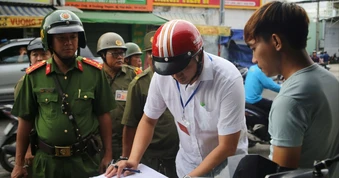 TP.HCM: Ra quân lập lại trật tự đô thị quanh chợ Long Trường