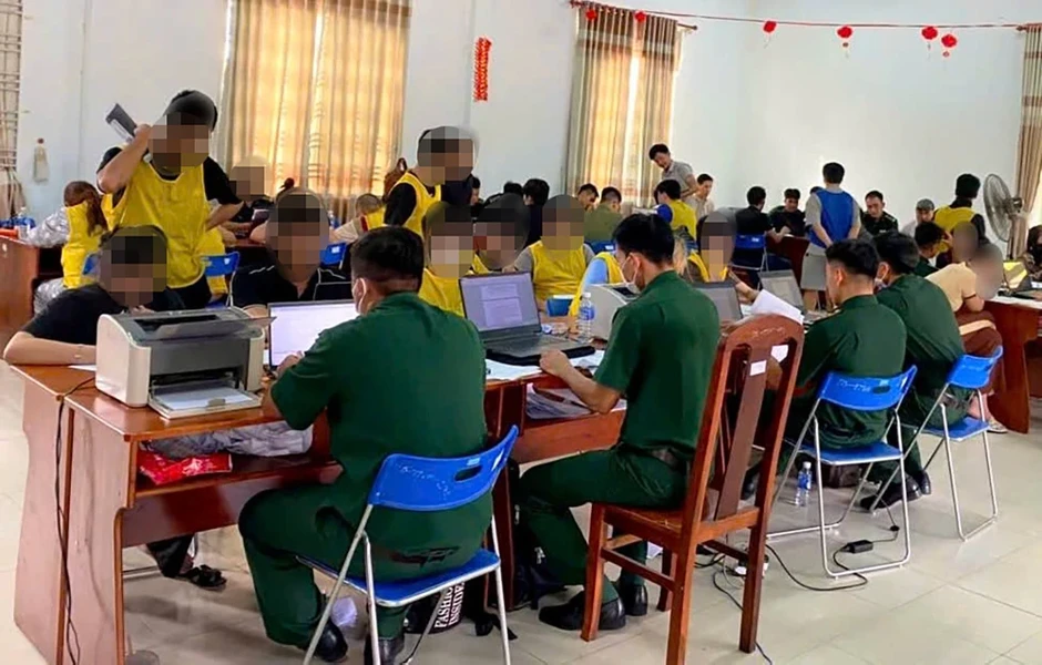 TP.HCM tiếp nhận nhiều công dân sập bẫy lừa đảo 'việc nhẹ lương cao' ở Campuchia TP.HCM tiếp nhận nhiều công dân sập bẫy lừa đảo 'việc nhẹ lương cao' ở Campuchia