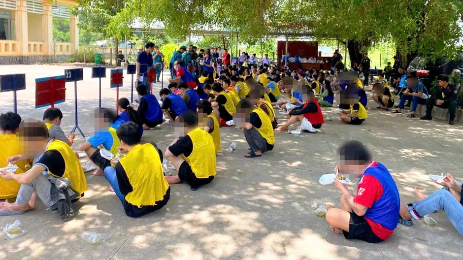 TP.HCM tiếp nhận nhiều công dân sập bẫy lừa đảo 'việc nhẹ lương cao' ở Campuchia TP.HCM tiếp nhận nhiều công dân sập bẫy lừa đảo 'việc nhẹ lương cao' ở Campuchia