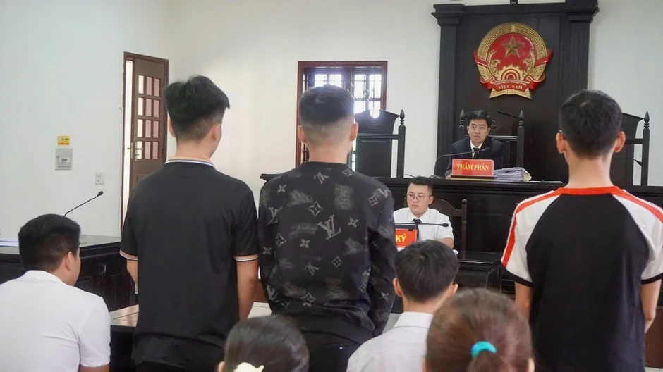 TP.HCM: Tòa án đầu tiên áp dụng biện pháp xử lý chuyển hướng, cho 3 bị can xin lỗi bị hại tại tòa