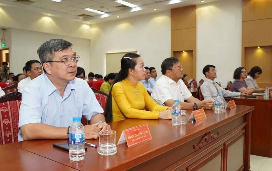TP.HCM: Tưng bừng lễ trao giải Cuộc thi Công dân với bầu cử TP.HCM: Tưng bừng lễ trao giải Cuộc thi Công dân với bầu cử