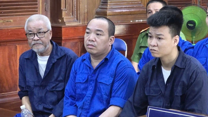 TPHCM: Tuyên án hai cha con cưỡng đoạt tiền CSGT TPHCM: Tuyên án hai cha con cưỡng đoạt tiền CSGT