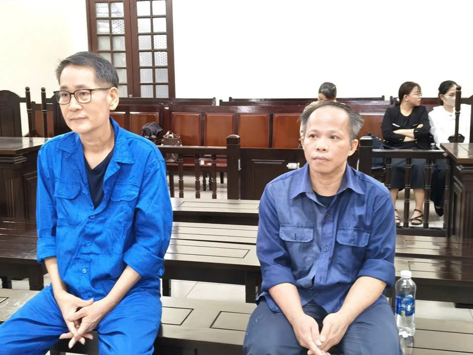 Trả hồ sơ để điều tra bổ sung vụ đạo diễn Lê Minh tạt sơn và mắm tép để đòi nợ Trả hồ sơ để điều tra bổ sung vụ đạo diễn Lê Minh tạt sơn và mắm tép để đòi nợ
