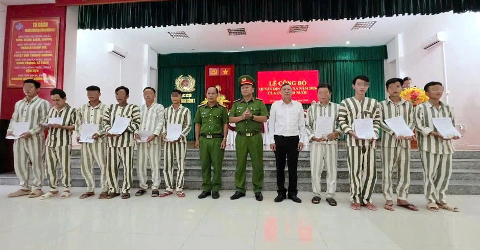 Trại giam Kênh 7 Bộ Công an trao quyết định đặc xá cho 108 phạm nhân Trại giam Kênh 7 Bộ Công an trao quyết định đặc xá cho 108 phạm nhân