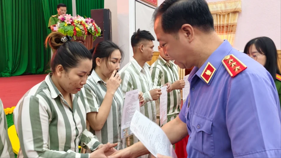 Trại giam Xuân Lộc trao quyết định đặc xá của Chủ tịch nước cho 218 phạm nhân