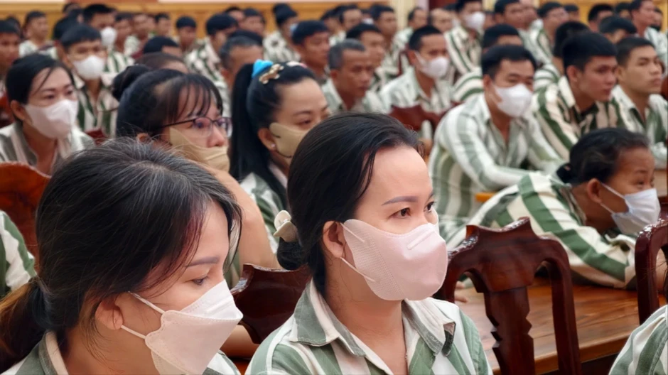 Trại giam Xuân Lộc trao quyết định đặc xá của Chủ tịch nước cho 218 phạm nhân